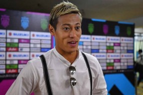 HLV Keisuke Honda: 'ĐT Campuchia hào hứng với AFF Cup, quyết tâm vượt qua vòng bảng' HLV Keisuke Honda: 'ĐT Campuchia hào hứng với AFF Cup, quyết tâm vượt qua vòng bảng'