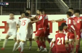 VIDEO: Cầu thủ Tajikistan nhận thẻ đỏ sau khi gây hấn với U22 Việt Nam VIDEO: Cầu thủ Tajikistan nhận thẻ đỏ sau khi gây hấn với U22 Việt Nam