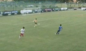 VIDEO: Thủ môn Trung Quốc ghi bàn ở khoảng cách gần 100m, chỉ sau 55 giây VIDEO: Thủ môn Trung Quốc ghi bàn ở khoảng cách gần 100m, chỉ sau 55 giây