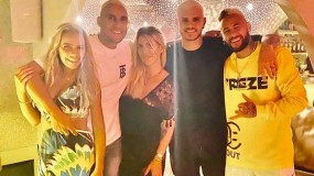 ‘Chứng nào tật nấy’, ngôi sao Mauro Icardi lại 'cướp vợ’ của...bạn thân ‘Chứng nào tật nấy’, ngôi sao Mauro Icardi lại 'cướp vợ’ của...bạn thân