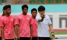 Thua đau 'siêu cường châu Á', HLV Indonesia gửi chiến thư cho trận lượt về Thua đau 'siêu cường châu Á', HLV Indonesia gửi chiến thư cho trận lượt về