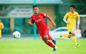 VIDEO: Cựu VĐV điền kinh đánh đầu dũng mãnh, mở tỷ số cho U23 Việt Nam VIDEO: Cựu VĐV điền kinh đánh đầu dũng mãnh, mở tỷ số cho U23 Việt Nam