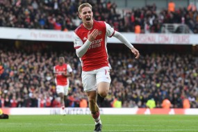 Arsenal tiếp tục bay cao, Tottenham hoà không bàn thắng trong ngày đầu Conte quay trở lại Ngoại hạng Anh Arsenal tiếp tục bay cao, Tottenham hoà không bàn thắng trong ngày đầu Conte quay trở lại Ngoại hạng Anh