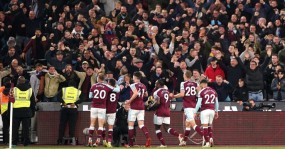 Liverpool mất mạch trận bất bại trên sân của West Ham Liverpool mất mạch trận bất bại trên sân của West Ham