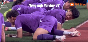 VIDEO: Xuân Trường mải mê không rời ngắm... vòng 3 của Quế Ngọc Hải trên sân tập VIDEO: Xuân Trường mải mê không rời ngắm... vòng 3 của Quế Ngọc Hải trên sân tập