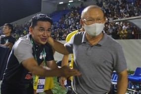 HLV Kiatisak bất ngờ tiết lộ 'bí mật' của tuyển Thái Lan trước thềm AFF Cup 2020 HLV Kiatisak bất ngờ tiết lộ 'bí mật' của tuyển Thái Lan trước thềm AFF Cup 2020