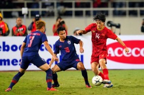 Triệu tập danh sách siêu mạnh thách thức ĐT Việt Nam tại AFF Cup, HLV Thái Lan vẫn bị NHM chỉ trích Triệu tập danh sách siêu mạnh thách thức ĐT Việt Nam tại AFF Cup, HLV Thái Lan vẫn bị NHM chỉ trích