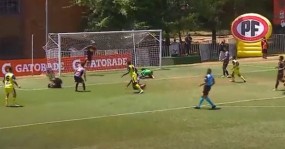 VIDEO: Bị thay ra ngoài, cầu thủ 'lén lút' chạy vào sân cứu thua ngay trên vạch vôi VIDEO: Bị thay ra ngoài, cầu thủ 'lén lút' chạy vào sân cứu thua ngay trên vạch vôi