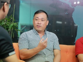 BLV Quang Tùng hoài nghi về tham vọng 'lấn sân' sang trời Âu của ông Trịnh Văn Quyết BLV Quang Tùng hoài nghi về tham vọng 'lấn sân' sang trời Âu của ông Trịnh Văn Quyết