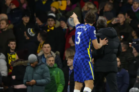 Phát hiện 'tài tình' của Marcos Alonso giúp cứu sống CĐV nguy kịch Phát hiện 'tài tình' của Marcos Alonso giúp cứu sống CĐV nguy kịch