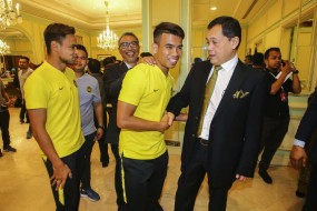 “Malaysia phải hạ Việt Nam, qua đó chứng minh chúng ta là một đội bóng mạnh mẽ và vĩ đại” “Malaysia phải hạ Việt Nam, qua đó chứng minh chúng ta là một đội bóng mạnh mẽ và vĩ đại”
