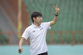 HLV Shin Tea-yong: 'Chúng tôi phải chuẩn bị tốt dù đối thủ có là Campuchia hay Việt Nam' HLV Shin Tea-yong: 'Chúng tôi phải chuẩn bị tốt dù đối thủ có là Campuchia hay Việt Nam'
