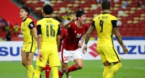 Highlights Malaysia 1-4 Indonesia: Cơn mưa siêu phẩm khiến Việt Nam phải gặp Thái Lan ở BK