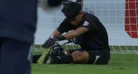 NÓNG: Thủ môn Lào bị nghi bán độ, gián tiếp khiến Việt Nam mất ngôi đầu bảng AFF Cup 2020 NÓNG: Thủ môn Lào bị nghi bán độ, gián tiếp khiến Việt Nam mất ngôi đầu bảng AFF Cup 2020