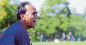 Football legends urge teams and players to compromise Football legends urge teams and players to compromise