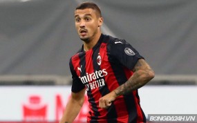 VIDEO: Tiền vệ Milan tát đối thủ trong trận giao hữu