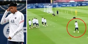 VIDEO: Mbappe tự cô lập mình khỏi các đồng đội VIDEO: Mbappe tự cô lập mình khỏi các đồng đội