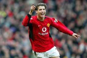 VIDEO: Bàn thắng 'mở hàng' của Ronaldo tại Manchester United VIDEO: Bàn thắng 'mở hàng' của Ronaldo tại Manchester United