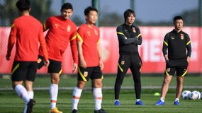 Truyền thông Trung bi quan, mỉa mai đội nhà: 'Liệu có thắng được Việt Nam không?' Truyền thông Trung bi quan, mỉa mai đội nhà: 'Liệu có thắng được Việt Nam không?'