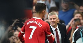 Thể hiện 'quyền lực', Ronaldo yêu cầu Solsa phải lập tức thay đổi cách dẫn dắt Man United? Thể hiện 'quyền lực', Ronaldo yêu cầu Solsa phải lập tức thay đổi cách dẫn dắt Man United?