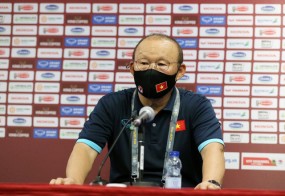 Nói về trọng tài, HLV Park Hang-seo chia sẻ: 'Cầu thủ của tôi cũng cảm thấy bất mãn' Nói về trọng tài, HLV Park Hang-seo chia sẻ: 'Cầu thủ của tôi cũng cảm thấy bất mãn'