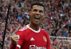 Huyền thoại Quỷ đỏ: 'Man United sẽ mạnh hơn nếu có Kane chứ không phải Ronaldo' Huyền thoại Quỷ đỏ: 'Man United sẽ mạnh hơn nếu có Kane chứ không phải Ronaldo'