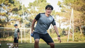 Bất ngờ 'dứt áo ra đi', trợ lý của Kiatisuk tại HAGL gây sốc khi sang đầu quân cho 'kình địch' Bất ngờ 'dứt áo ra đi', trợ lý của Kiatisuk tại HAGL gây sốc khi sang đầu quân cho 'kình địch'