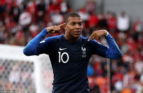 VIDEO: Mbappe ghi siêu phẩm giật gót 'cực độc' trong buổi tập VIDEO: Mbappe ghi siêu phẩm giật gót 'cực độc' trong buổi tập