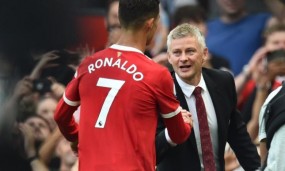 Đứng trước nguy cơ 'bay ghế', Ole Solskjaer bất ngờ họp riêng với Ronaldo và các trụ cột M.U? Đứng trước nguy cơ 'bay ghế', Ole Solskjaer bất ngờ họp riêng với Ronaldo và các trụ cột M.U?