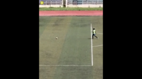 VIDEO: Quả penalty gây ức chế nhất thế giới, chạy đà mệt nghỉ và cái kết không thể 'hài hước' hơn VIDEO: Quả penalty gây ức chế nhất thế giới, chạy đà mệt nghỉ và cái kết không thể 'hài hước' hơn