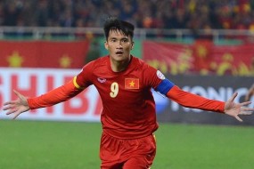 'Vượt mặt' huyền thoại tuyển Thái Lan, Lê Công Vinh 'chễm chệ' xếp top đầu Vua phá lưới AFF Cup 'Vượt mặt' huyền thoại tuyển Thái Lan, Lê Công Vinh 'chễm chệ' xếp top đầu Vua phá lưới AFF Cup