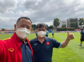 Không được đá tập làm quen trước trận đối đấu tuyển Lào, ĐT Việt Nam chỉ được 'khảo sát sân'