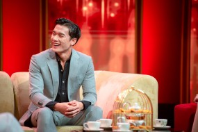 Bùi Tiến Dũng ăn diện lịch lãm, chuẩn bị lên sóng truyền hình vào dịp Tết Dương lịch 2022 Bùi Tiến Dũng ăn diện lịch lãm, chuẩn bị lên sóng truyền hình vào dịp Tết Dương lịch 2022