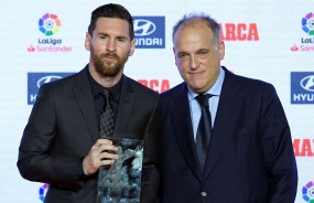 Quyết không trao cup sớm cho Barca, chủ tịch La Liga tiết lộ thời điểm giải đấu trở lại Quyết không trao cup sớm cho Barca, chủ tịch La Liga tiết lộ thời điểm giải đấu trở lại
