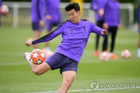 Son Heung-min chấp nhận cách ly 2 tuần để được về Hàn Quốc tránh dịch Son Heung-min chấp nhận cách ly 2 tuần để được về Hàn Quốc tránh dịch