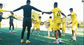 VIDEO: Văn Đức và màn đá bóng ma dị nhất hành tinh của dàn sao SLNA VIDEO: Văn Đức và màn đá bóng ma dị nhất hành tinh của dàn sao SLNA