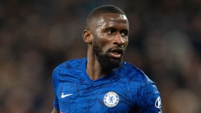 Thiếu trung vệ, Liverpool tính gây sốc với sao Chelsea Thiếu trung vệ, Liverpool tính gây sốc với sao Chelsea