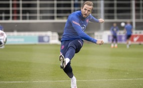 VIDEO: Harry Kane 'chỉ giáo' sao trẻ MU về kỹ năng dứt điểm thượng thừa VIDEO: Harry Kane 'chỉ giáo' sao trẻ MU về kỹ năng dứt điểm thượng thừa