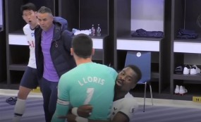 VIDEO: Son Heung-min đòi ăn thua đủ với thủ quân Tottenham trong phòng thay đồ VIDEO: Son Heung-min đòi ăn thua đủ với thủ quân Tottenham trong phòng thay đồ