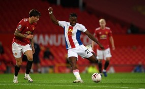 Patrice Evra: 'Lối đá của MU khiến đối thủ chơi hay như Real, Barca' Patrice Evra: 'Lối đá của MU khiến đối thủ chơi hay như Real, Barca'