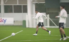 VIDEO: Ronaldo giúp HLV Pirlo có ý tưởng mới sau pha phối hợp dứt điểm siêu mượt với Morata VIDEO: Ronaldo giúp HLV Pirlo có ý tưởng mới sau pha phối hợp dứt điểm siêu mượt với Morata