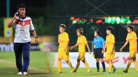 HLV Hà Nam ngán ngẩm: 'Chúng tôi bỏ trận vì trọng tài quá nhiều lần mắc lỗi' HLV Hà Nam ngán ngẩm: 'Chúng tôi bỏ trận vì trọng tài quá nhiều lần mắc lỗi'