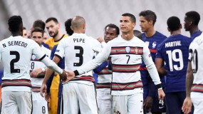 Man Utd và 3 đội bóng Ngoại hạng Anh bị vạ lây vì Ronaldo nhiễm Covid-19 Man Utd và 3 đội bóng Ngoại hạng Anh bị vạ lây vì Ronaldo nhiễm Covid-19