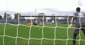 VIDEO: Sergio Ramos volley chân trái như Messi khiến thủ môn hay nhất World Cup 2018 bất lực VIDEO: Sergio Ramos volley chân trái như Messi khiến thủ môn hay nhất World Cup 2018 bất lực