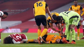 Raul Jimenez lần đầu lên tiếng sau pha va chạm kinh hoàng với David Luiz Raul Jimenez lần đầu lên tiếng sau pha va chạm kinh hoàng với David Luiz