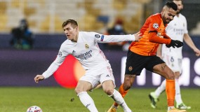 Toni Kroos ngán ngẩm: 'Mọi thứ ở Real Madrid đang rối tung hết cả lên' Toni Kroos ngán ngẩm: 'Mọi thứ ở Real Madrid đang rối tung hết cả lên'