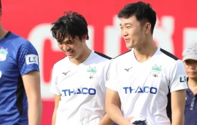 Tuấn Anh tái xuất, Xuân Trường lấy lại sự nguy hiểm vốn có để giúp HAGL đè bẹp SLNA? Tuấn Anh tái xuất, Xuân Trường lấy lại sự nguy hiểm vốn có để giúp HAGL đè bẹp SLNA?