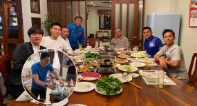 Đích thân vào bếp, HLV Kiatisak được bầu Đức tấm tắc khen ngợi với 2 món đặc sản Thái Lan Đích thân vào bếp, HLV Kiatisak được bầu Đức tấm tắc khen ngợi với 2 món đặc sản Thái Lan