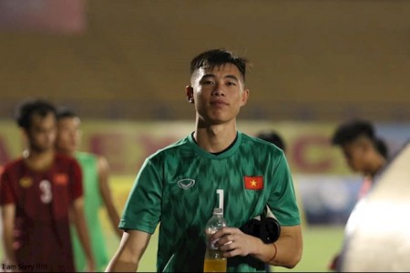 Quan Văn Chuẩn: 'U23 châu Á chỉ còn là kỉ niệm, bây giờ tôi cần tập trung để được thi đấu ở CLB Hà Nội'