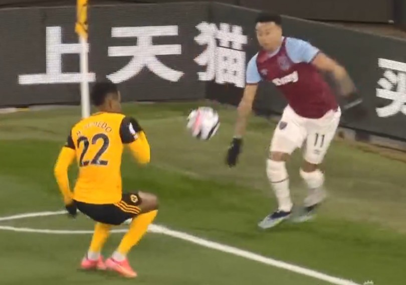 Thi triển skill như Berbatov, Lingard khiến cựu sao Barca bẽ mặt với pha bấm bóng